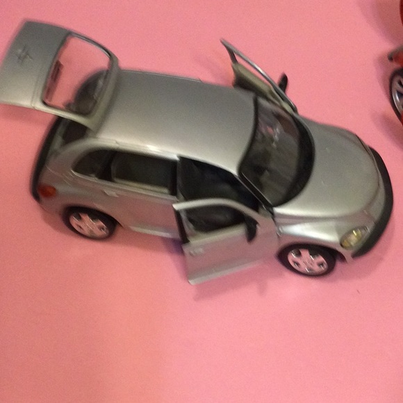CHRYSLER DIE CAST COLLECTIBLE CARS - Picture 2 of 5